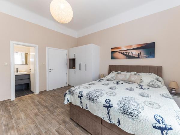 Apartments & Rooms Kolovare Beach : photo 10 de la chambre chambre double supérieure