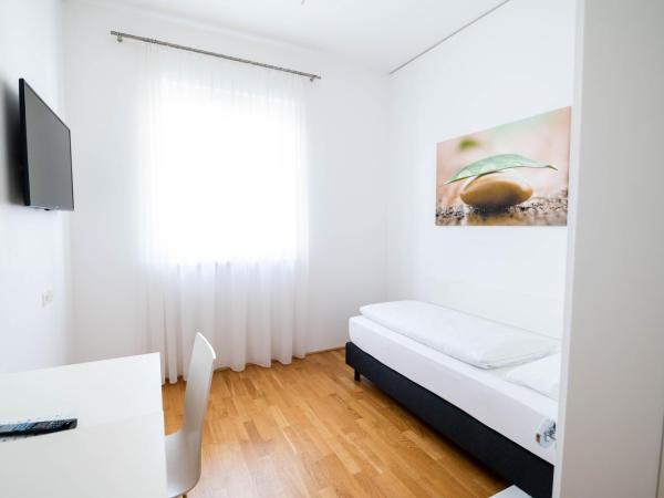 sHome Hotel Graz - Self-Check-in & free parking : photo 2 de la chambre chambre simple standard