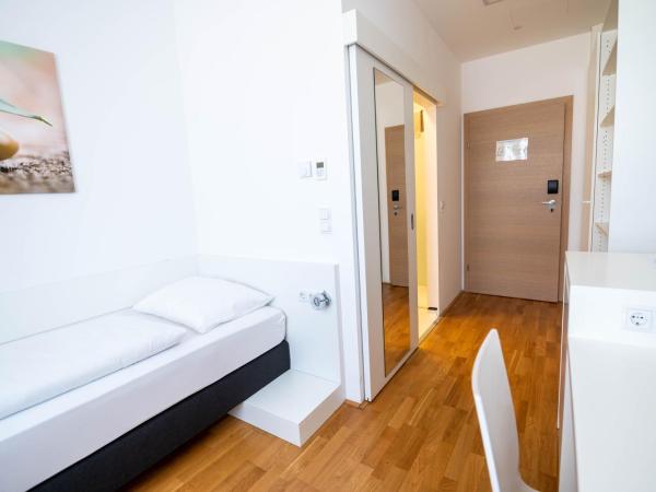 sHome Hotel Graz - Self-Check-in & free parking : photo 4 de la chambre chambre simple standard