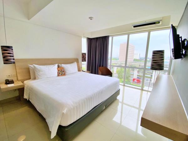 Harper MT Haryono by ASTON : photo 4 de la chambre suite