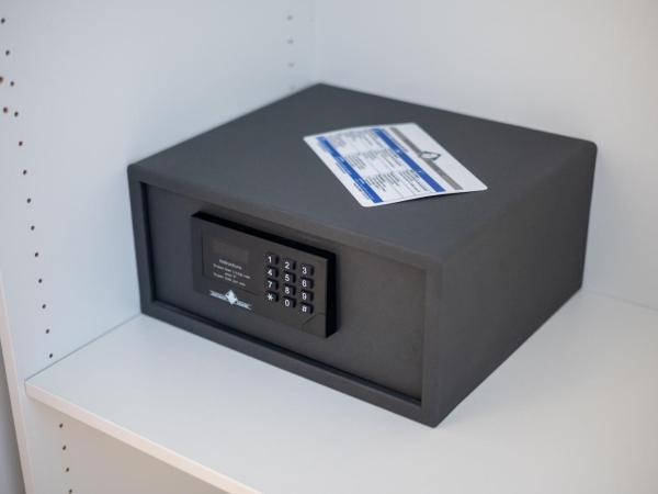 sHome Hotel Graz - Self-Check-in & free parking : photo 9 de la chambre studio - accessible aux personnes à mobilité réduite 