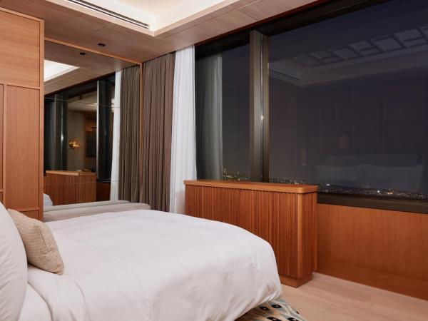 The Ritz-Carlton, Istanbul at the Bosphorus : photo 2 de la chambre suite nobu avec terrasse et baignoire ofuro - vue sur le bosphore - accès au club lounge