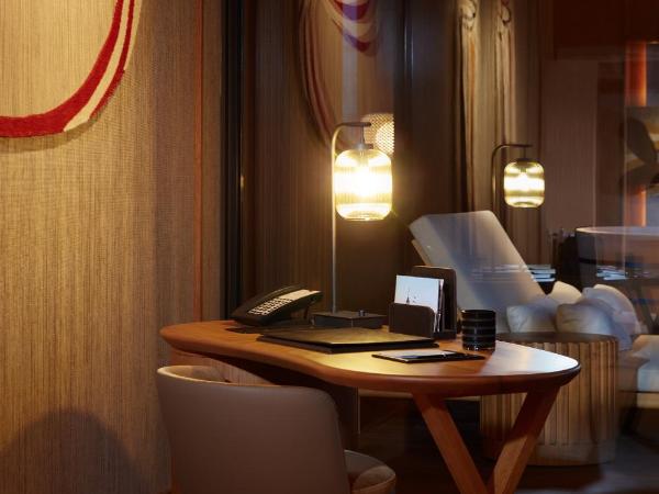The Ritz-Carlton, Istanbul at the Bosphorus : photo 4 de la chambre suite nobu avec terrasse et baignoire ofuro - vue sur le bosphore - accès au club lounge