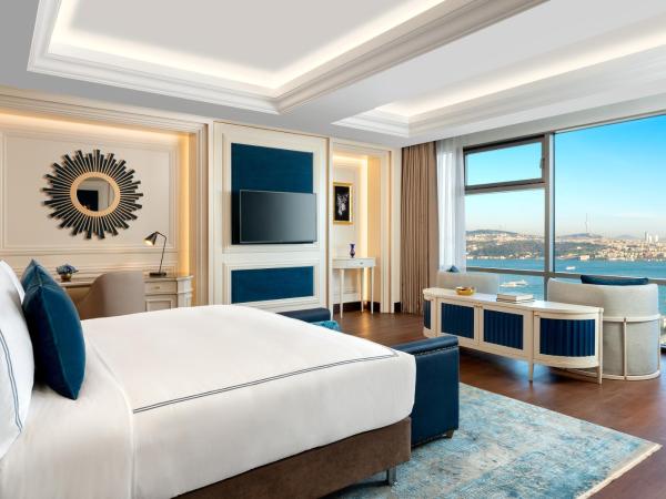 The Ritz-Carlton, Istanbul at the Bosphorus : photo 3 de la chambre suite ritz carlton avec baignoire spa - vue sur le bosphore, accès au club lounge