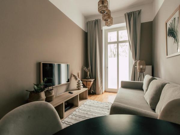 Luga Homes - Stadthaus : photo 10 de la chambre two-bedroom apartment 