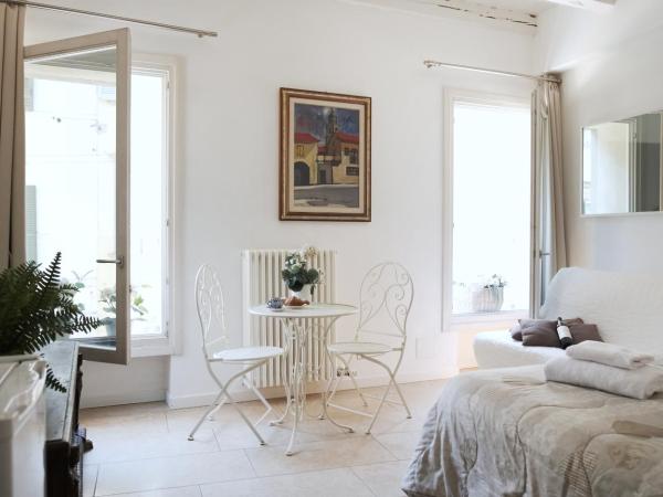 Academia Residence : photo 1 de la chambre chambre triple