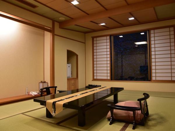 Arima Onsen Taketoritei Maruyama : photo 2 de la chambre chambre supérieure de style japonais - vue sur montagne - non-fumeurs