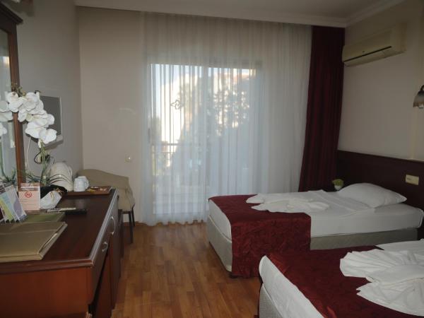 STELLA HOTEL&Spa ALL INCLUSIVE : photo 9 de la chambre chambre triple avec balcon