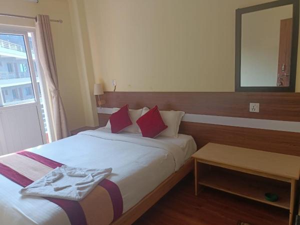 HOTEL LUMA INN : photo 3 de la chambre chambre double avec balcon