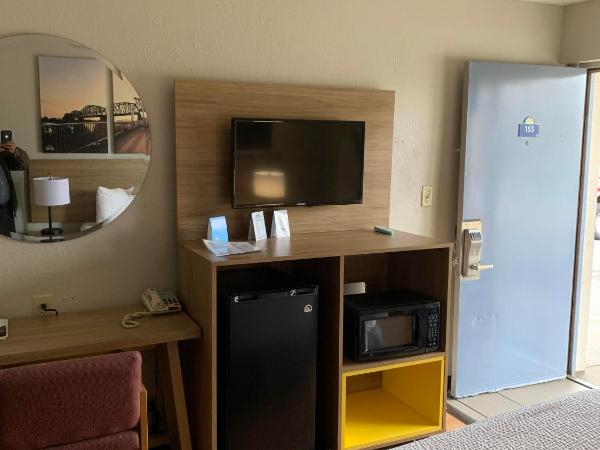 Days Inn by Wyndham Louisville Airport Fair and Expo Center : photo 6 de la chambre chambre lit queen-size - non-fumeurs