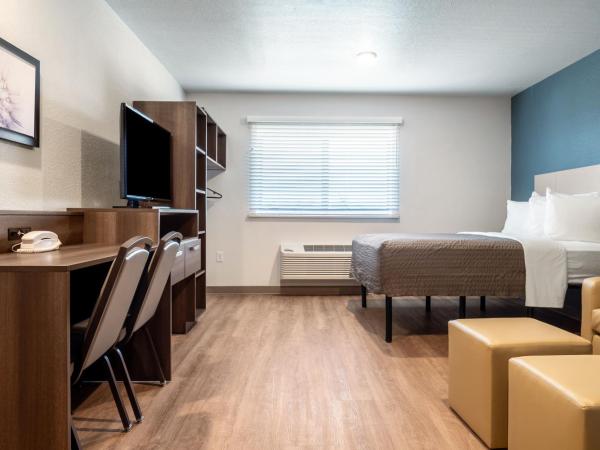 WoodSpring Suites Jacksonville - South : photo 5 de la chambre chambre lit queen-size avec douche accessible en fauteuil roulant - adaptée aux personnes à mobilité réduite - non-fumeurs