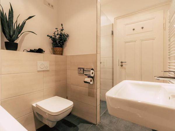 Luga Homes - Stadthaus : photo 5 de la chambre large two-bedroom apartment 