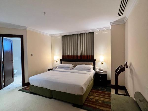 City Seasons Suites : photo 4 de la chambre suite de luxe