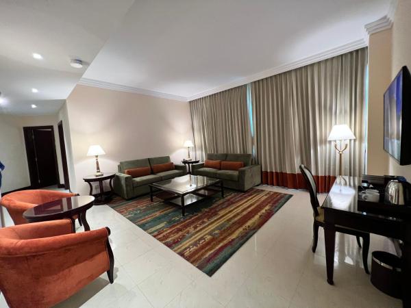 City Seasons Suites : photo 5 de la chambre suite de luxe