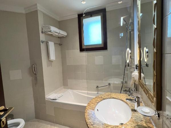 City Seasons Suites : photo 6 de la chambre suite de luxe