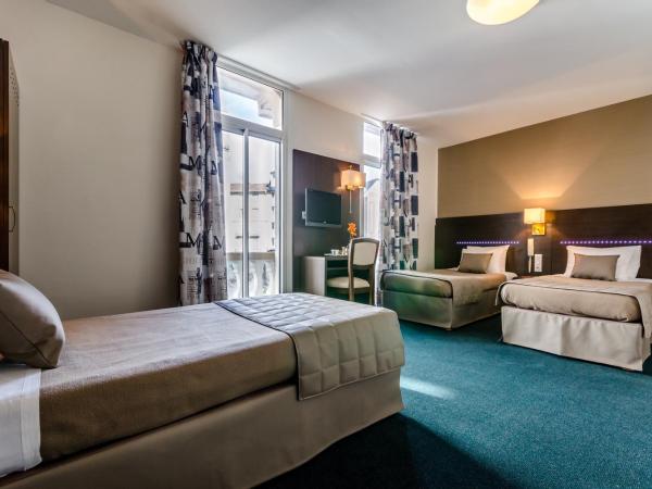 Hôtel Croix des Bretons - Lourdes Pyrénées : photo 3 de la chambre chambre triple