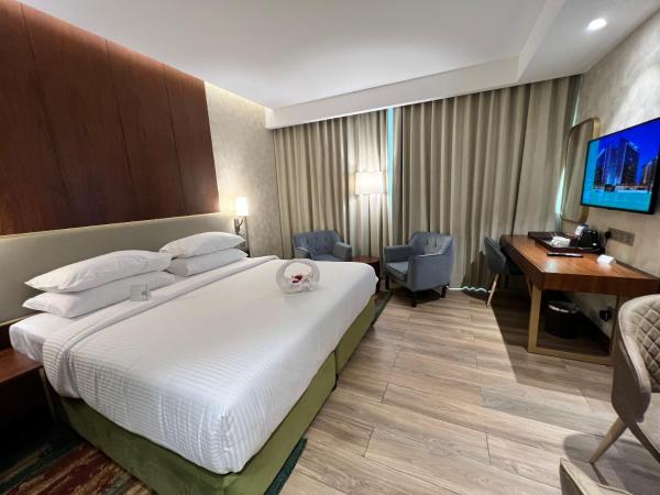 City Seasons Suites : photo 7 de la chambre studio exécutif