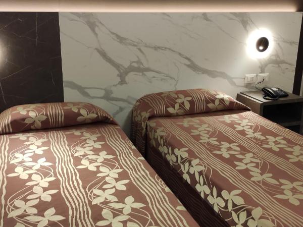 Hotel Mistral : photo 7 de la chambre chambre lits jumeaux
