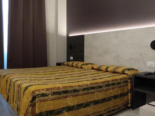 Hotel Mistral : photo 2 de la chambre chambre lits jumeaux