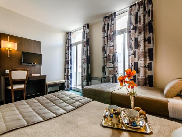 Hôtel Croix des Bretons - Lourdes Pyrénées : photo 2 de la chambre chambre lits jumeaux