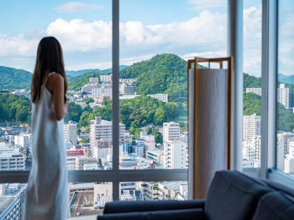 Sheraton Grand Hiroshima Hotel : photo 1 de la chambre chambre d’angle deluxe avec lit king-size - vue sur ville