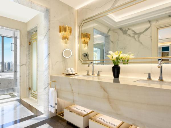 The Ritz-Carlton, Istanbul at the Bosphorus : photo 6 de la chambre suite ritz carlton avec baignoire spa - vue sur le bosphore, accès au club lounge