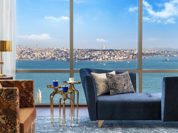 The Ritz-Carlton, Istanbul at the Bosphorus : photo 7 de la chambre suite ritz carlton avec baignoire spa - vue sur le bosphore, accès au club lounge