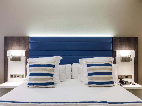 Hotel Ronda Lesseps : photo 8 de la chambre petite chambre triple - rez-de-chaussée