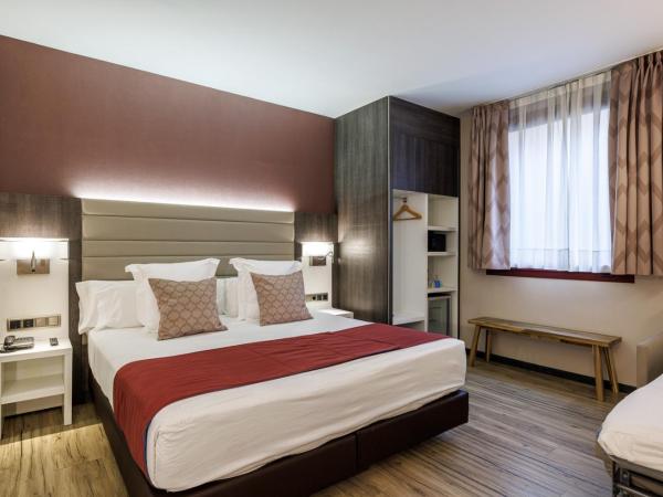 Hotel Ronda Lesseps : photo 1 de la chambre petite chambre triple - rez-de-chaussée
