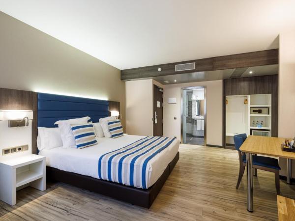Hotel Ronda Lesseps : photo 4 de la chambre petite chambre triple - rez-de-chaussée