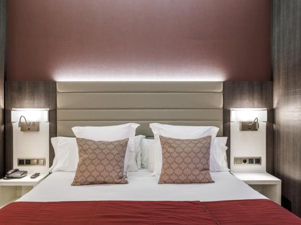 Hotel Ronda Lesseps : photo 10 de la chambre petite chambre triple - rez-de-chaussée