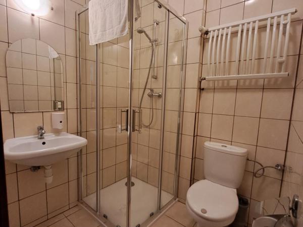Dworek staropolski : photo 7 de la chambre chambre lits jumeaux spacieuse