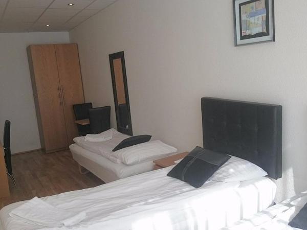 101 Guesthouse Hotel : photo 2 de la chambre chambre triple avec balcon