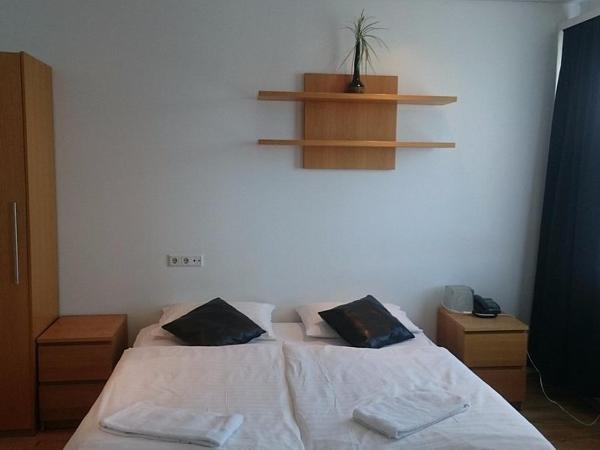 101 Guesthouse Hotel : photo 4 de la chambre chambre double standard avec salle de bains commune