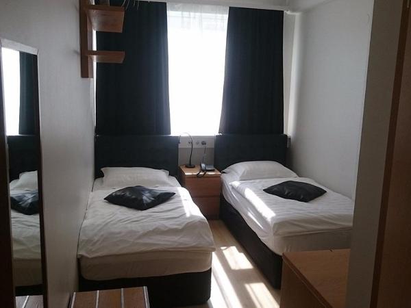 101 Guesthouse Hotel : photo 3 de la chambre chambre lits jumeaux avec salle de bains privative