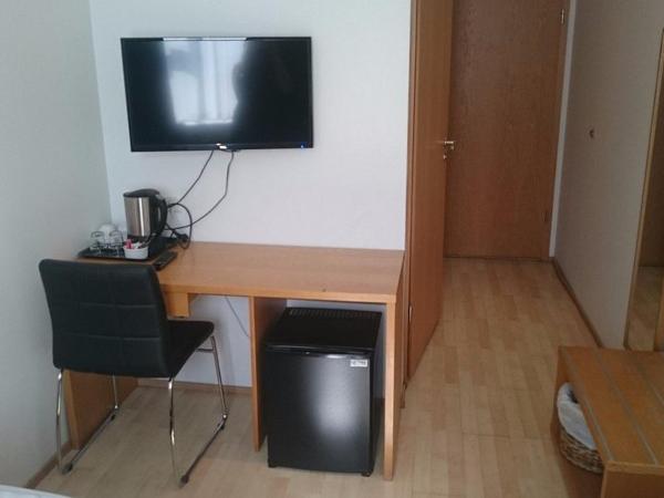 101 Guesthouse Hotel : photo 4 de la chambre chambre double avec salle de bains privative