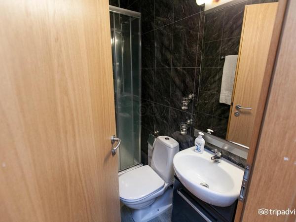 101 Guesthouse Hotel : photo 10 de la chambre chambre double avec salle de bains privative