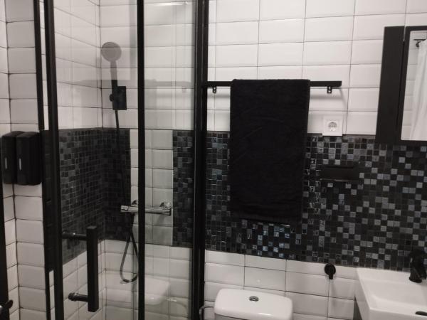 Vilapicina Hostal : photo 8 de la chambre chambre double avec salle de bains privative