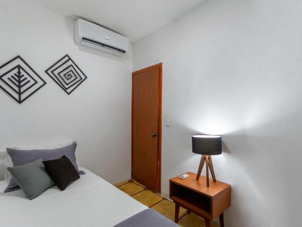 Mérida 62 : photo 2 de la chambre chambre simple avec salle de bains