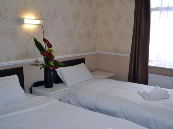 Lyndene Hotel : photo 5 de la chambre chambre lits jumeaux