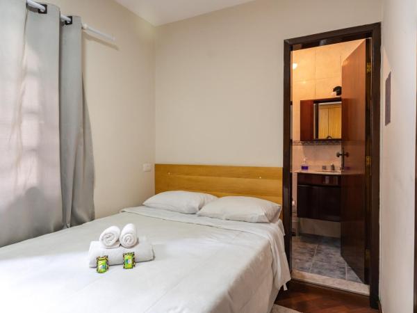 Hostel B2B SP : photo 1 de la chambre chambre triple avec salle de bains privative