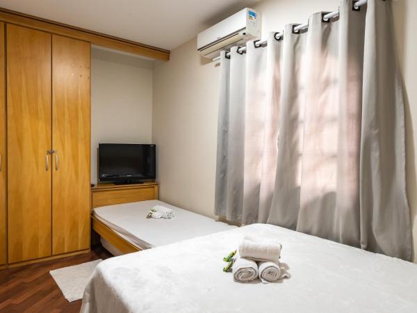 Hostel B2B SP : photo 2 de la chambre chambre triple avec salle de bains privative