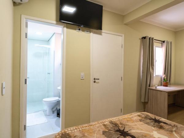 Hostel B2B SP : photo 7 de la chambre chambre quadruple avec salle de bains privative