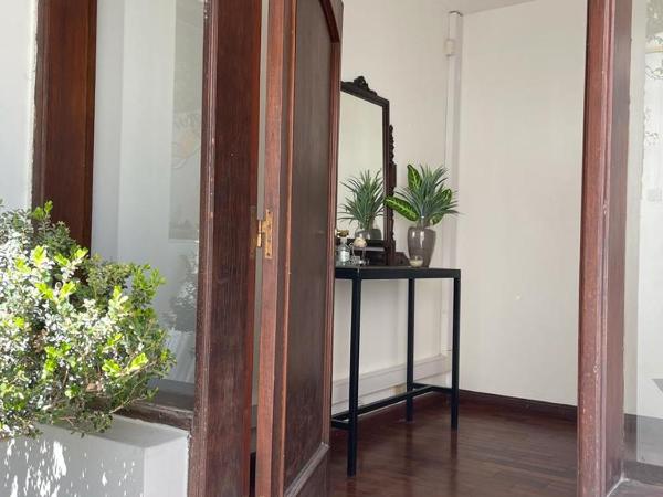 Departamento zona residencial CON PILETA : photo 2 de la chambre appartement avec vue sur la montagne