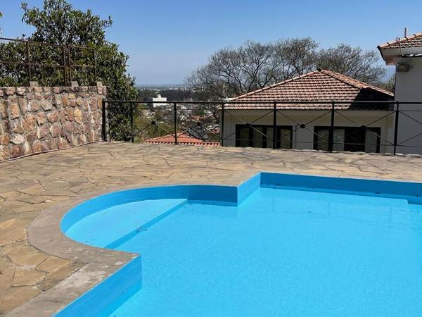 Departamento zona residencial CON PILETA : photo 3 de la chambre appartement avec vue sur la montagne