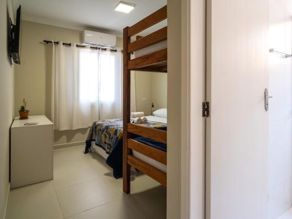 Hostel B2B SP : photo 3 de la chambre chambre quadruple avec salle de bains privative