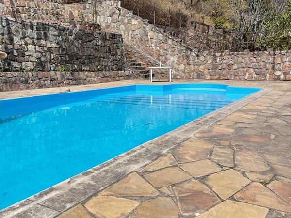 Departamento zona residencial CON PILETA : photo 6 de la chambre appartement avec vue sur la montagne