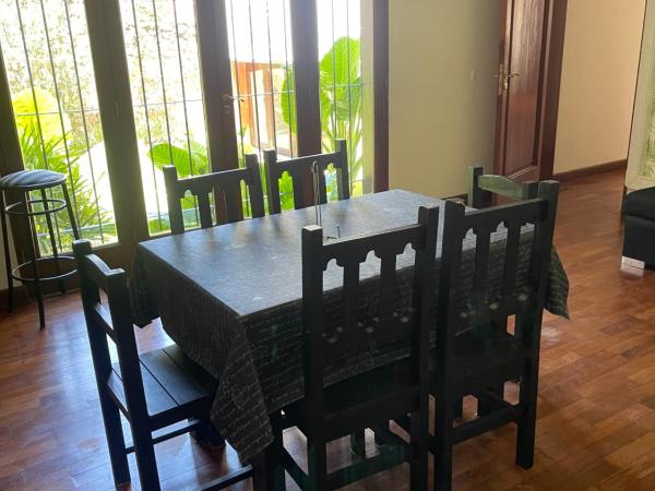 Departamento zona residencial CON PILETA : photo 8 de la chambre appartement avec vue sur la montagne