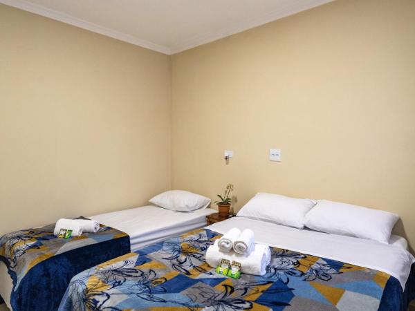 Hostel B2B SP : photo 2 de la chambre chambre triple avec salle de bains privative