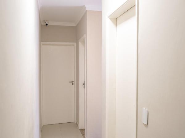 Hostel B2B SP : photo 1 de la chambre chambre triple avec salle de bains privative